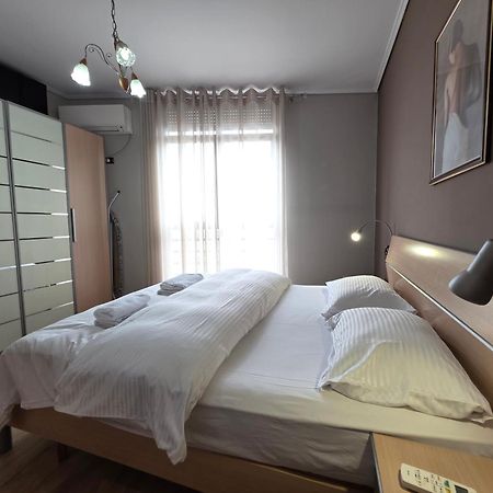 Aura Skanderbeg Square Apartments Tirana Eksteriør billede