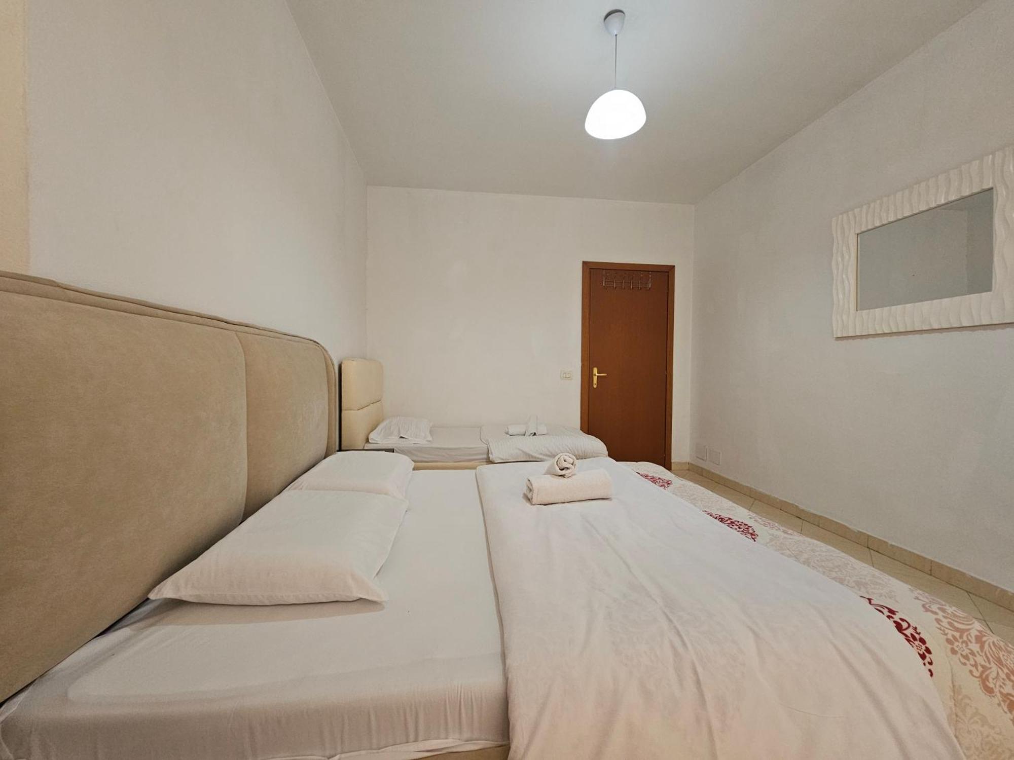 Aura Skanderbeg Square Apartments Tirana Eksteriør billede