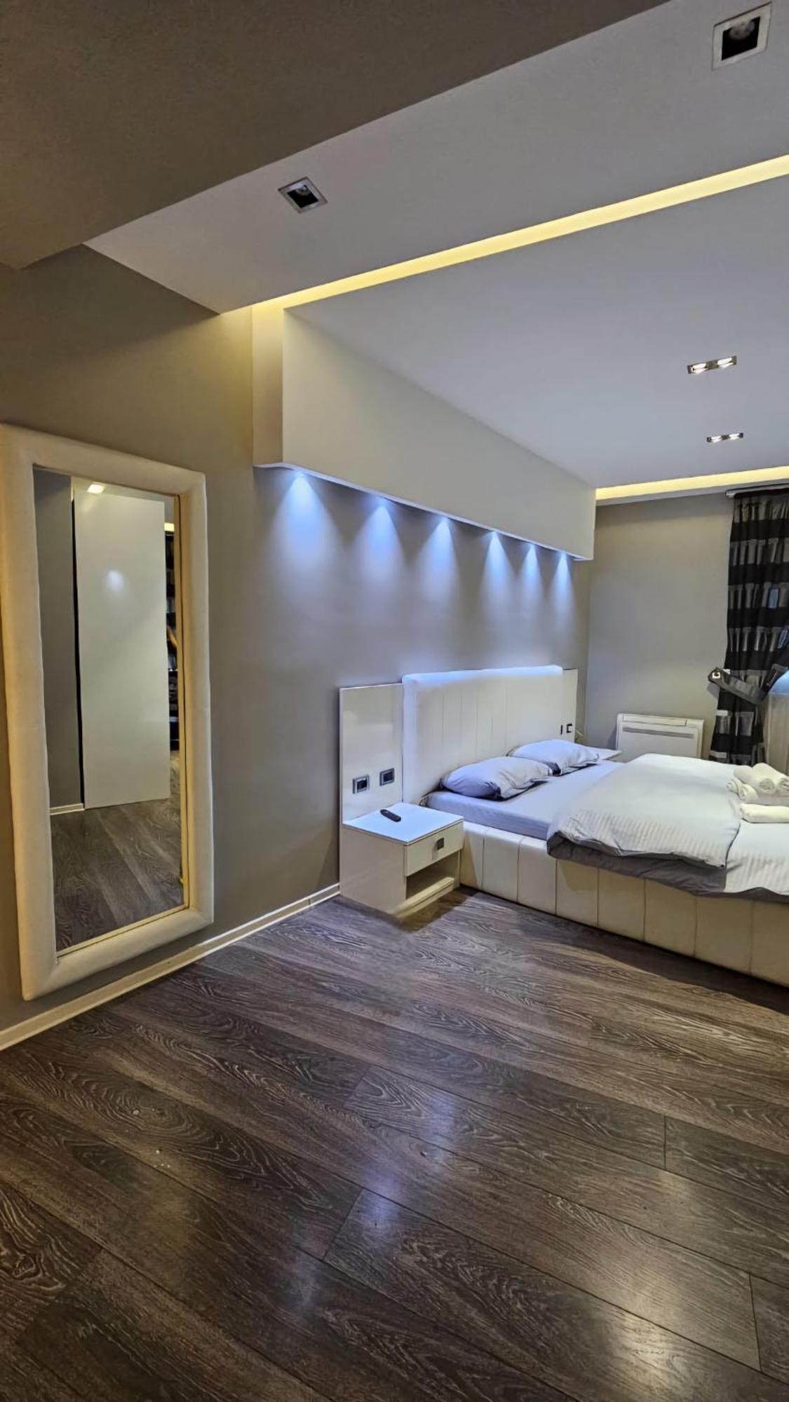 Aura Skanderbeg Square Apartments Tirana Eksteriør billede