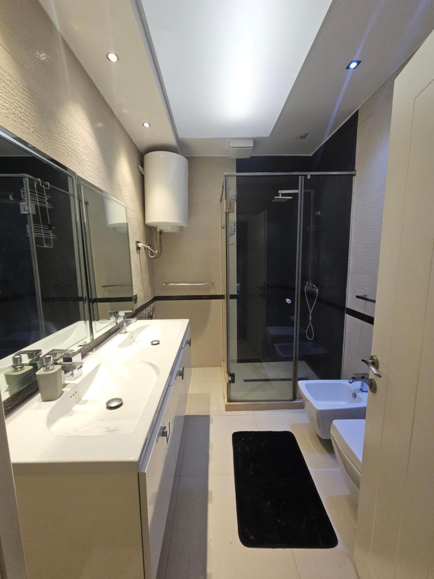 Aura Skanderbeg Square Apartments Tirana Værelse billede
