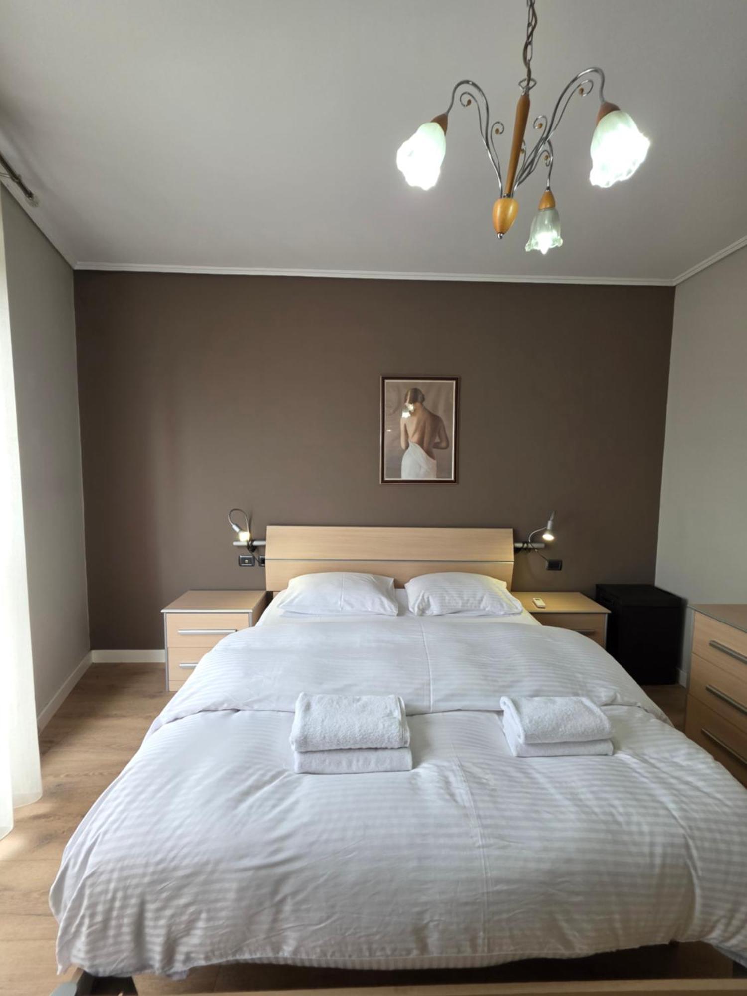 Aura Skanderbeg Square Apartments Tirana Eksteriør billede