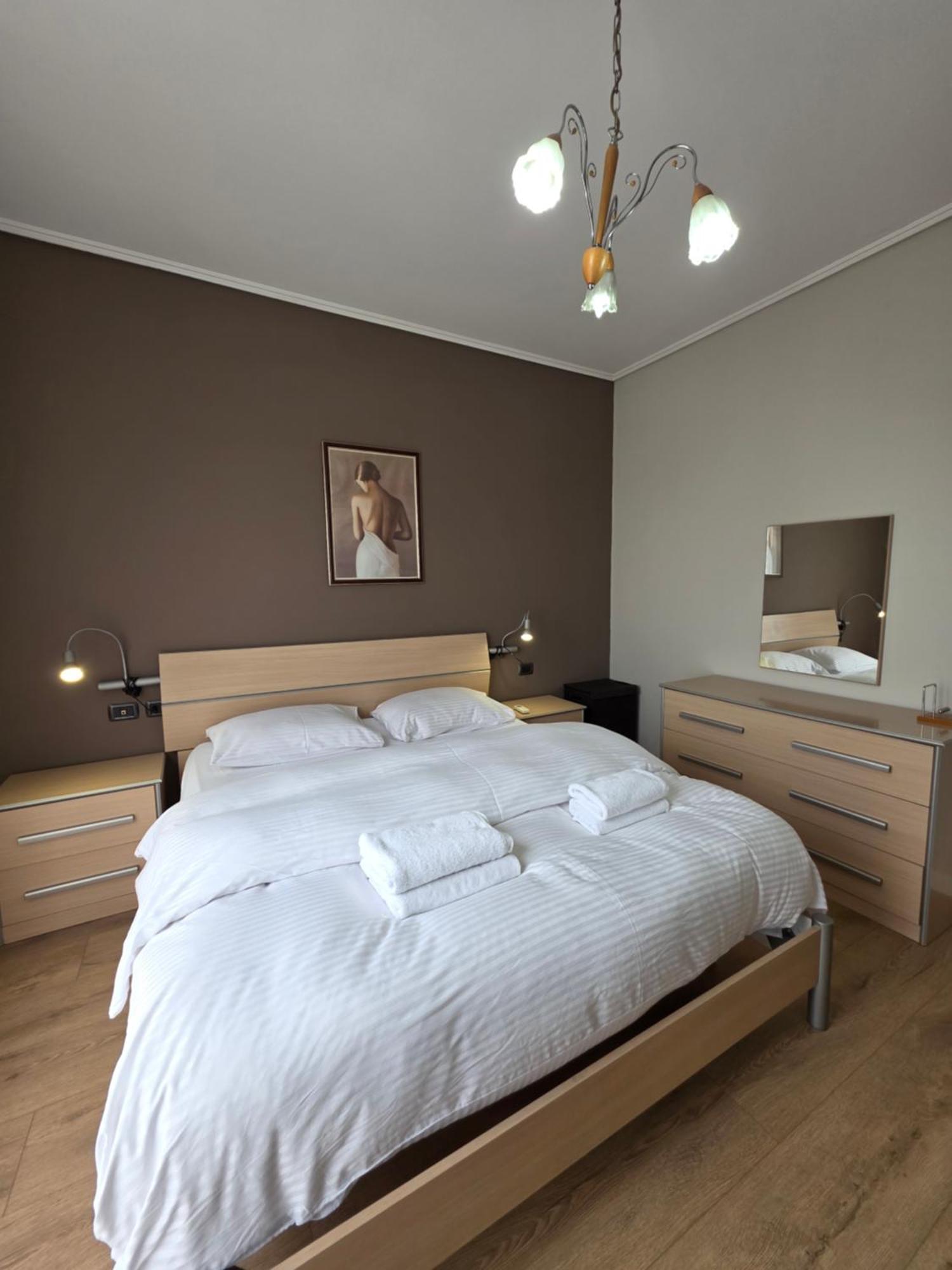 Aura Skanderbeg Square Apartments Tirana Eksteriør billede